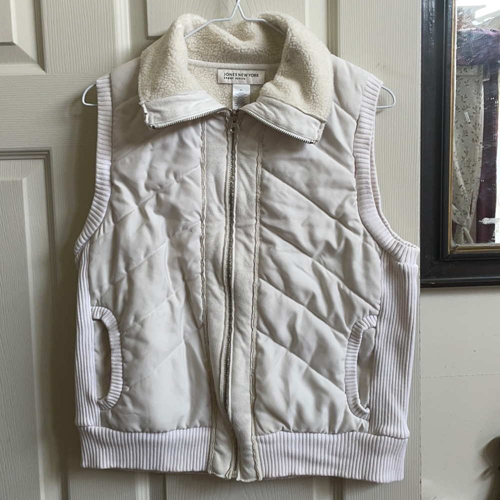 Pre owned Jones NewYork white vest size PL